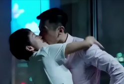 激情吻戏视频,浪漫火花四溢，观众心动不已